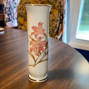 Elegant Floral Vase with Pink Lily Design